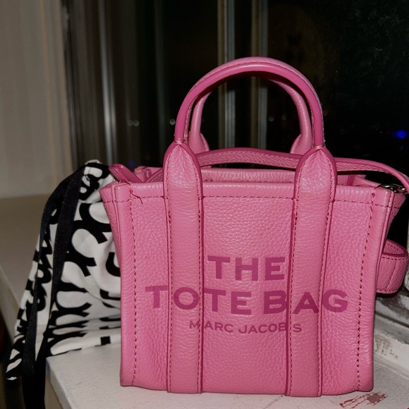 Marc Jacobs Handbags - The original Nino Tote bag real leather only 2 used.